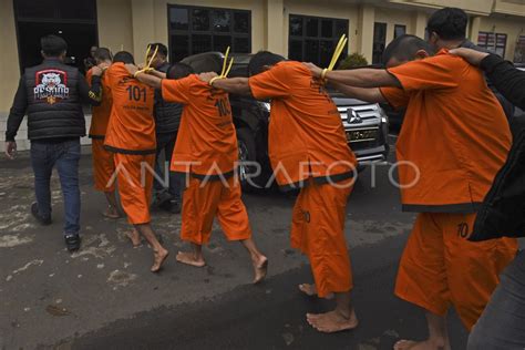 Penangkapan Pemburu Badak Jawa Antara Foto