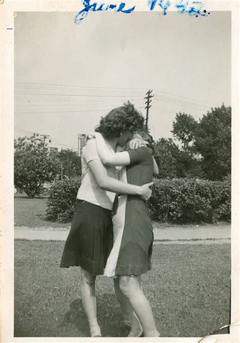 Vintage LGBT Adorable Photographs Of Lesbian Couples In The Past That Make You Always Believe