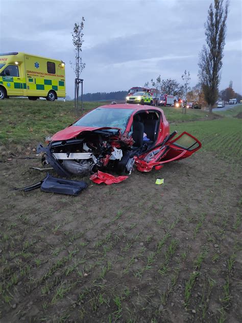 Jeden člověk zemřel při nehodě u Cehnic dva další lidé byli zraněni