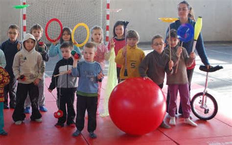 Yeun Les Enfants Initi S Aux Arts Du Cirque Le T L Gramme