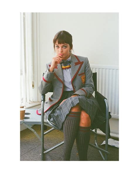 Sex Education 3 è su Netflix oltre alle T shirt e ai jeans fa la sua comparsa la divisa scolastica