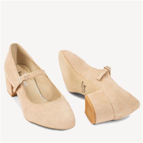 Zamszowe czółenka na niskim obcasie Anette nude beżowe Brilu pl