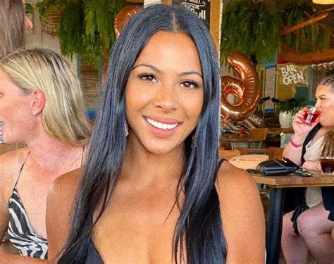 6 Hot Sexy Tiana Penitani Bikini Pics