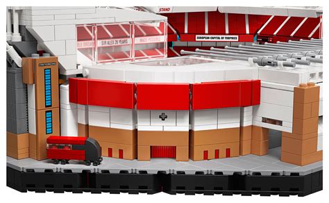 Brickfinder - LEGO Old Trafford – Manchester United (10272)