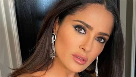 Salma Hayek En Vestido Corte Sirena Luce Figura A Sus