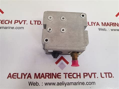 Johnson Controls P77aaa 9300 Pressure Switch 05 To 3 Bar Aeliya Marine