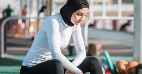 Au Maroc une femme en burkini a été virée d une piscine par des