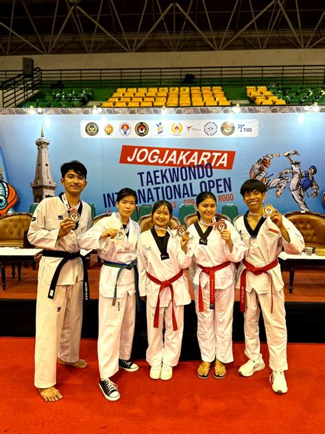 Tim Taekwondo Ukdw Meraih Medali Di Kejuaraan Internasional