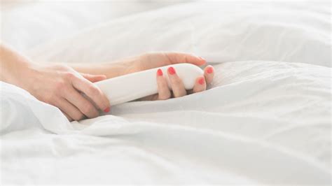 How To Use Sex Toys According To A Sex Toy Expert 2025 Glamour