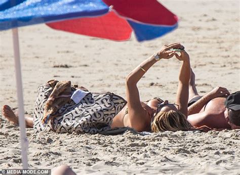Pip Edwards Strips Down To A Skimpy Bikini In Byron Bay Daily Mail Online