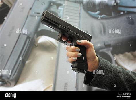 Glock 17 Hi Res Stock Photography And Images Alamy