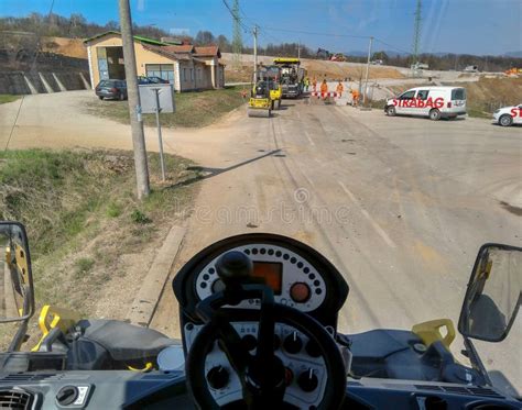 M Quinas De Asfaltagem No Canteiro De Obras Pronto Para O Trabalho Na