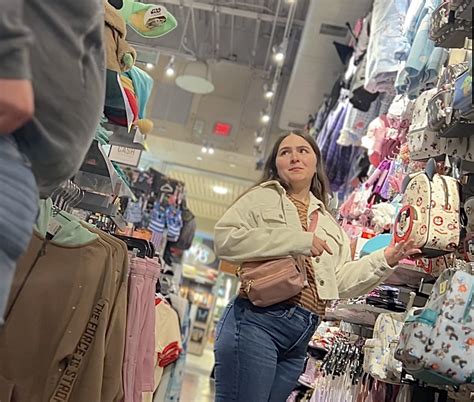 Cute Thick Ass In Jeans Brunette Tight Jeans Forum