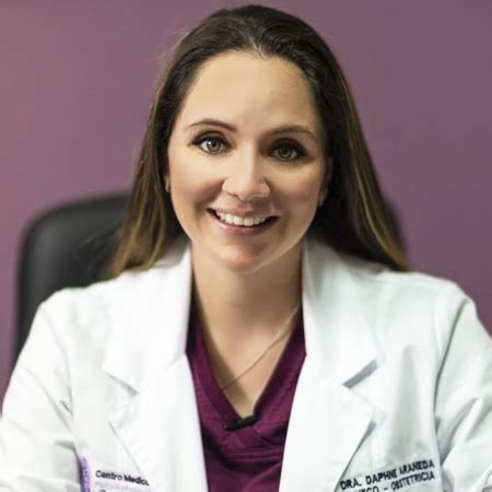 Dra Daphne Araneda Ginecóloga Obstetra en Guatemala Centro Médico y