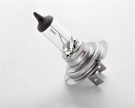 What's the difference between H4 and H7 bulbs?
