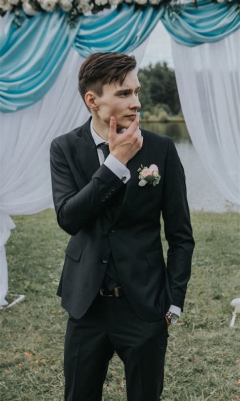 Создать мем "серый костюм мужской, наряд жениха, костюм мужской ...