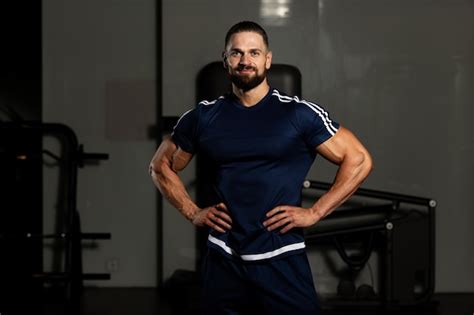 Premium Photo Portrait Of Handsome Personal Trainer Wearing