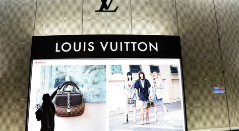 Louis Vuitton LV Shop Yves Saint Laurent LVMH Https De