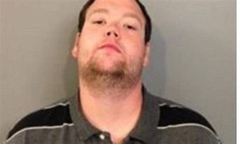 Naked Adam Pettibone Entered Home And Stole A Purse Before Fleeing Daily Mail Online