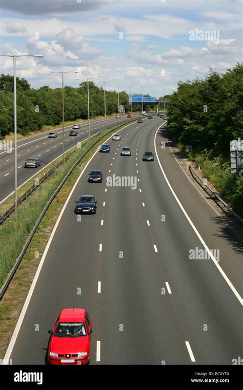 Traffic on the M25 Motorway Near Junction 21 Stock Photo - Alamy