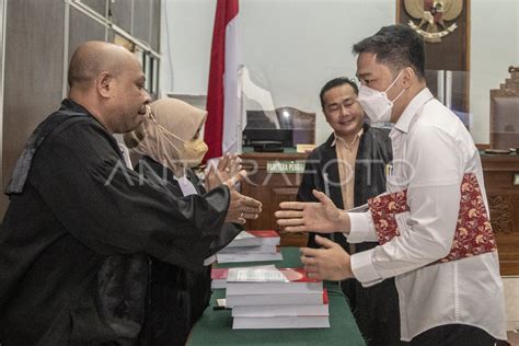 Tuntutan Arif Rahman Arifin Antara Foto