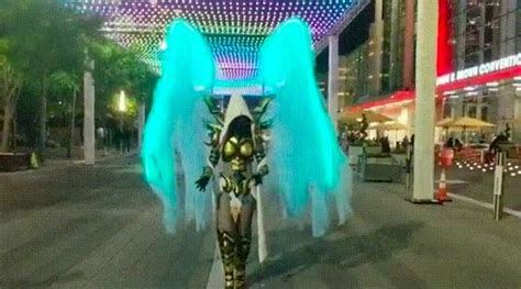 Behold brilliant cosplay as Auriel from Diablo strides towards you