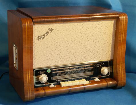 Ретро радиола Дружба, диапазон УКВ, мягкий ролик, новый шеллак.