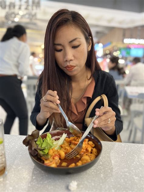 Yo Posh Asian Saleslady Loves Needs Attention And Dick VR Porn Video VRPorn