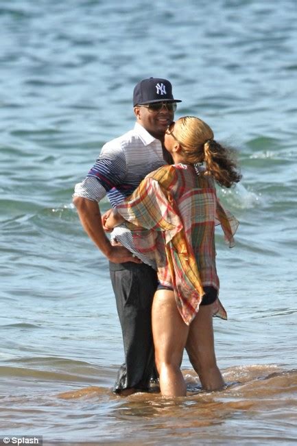 Singer Christina Milian Is Top Of The Bikini Charts As She Unveils A Sexy New Look Daily Mail