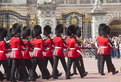 London cavalry guards are increasing security during the royal parade 34