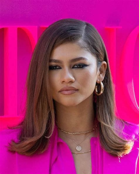 Zendaya | Peinados, Transformación del cabello, Cabello medio ondulado