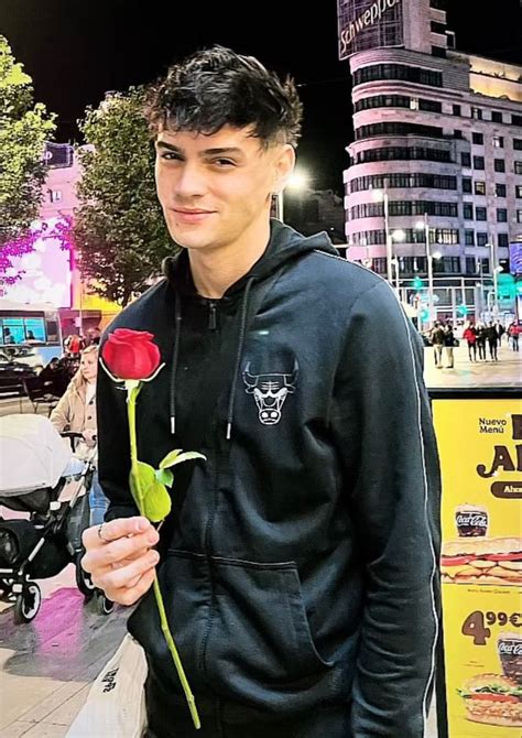 Pin Di Gabs Su Skam Nel Attori Attori Hot Foto Del Profilo