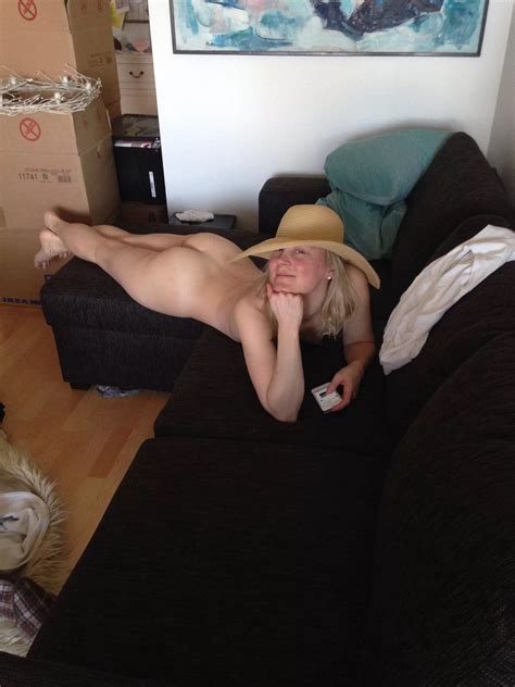 My Naughty Beach Bum MILF Giving Me The Come Fuck Me Look Nudes Milfie NUDE PICS ORG