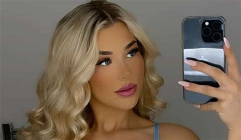 Fotballstjernen Madelene Wright Poserer I En Dristig Svart Bikini