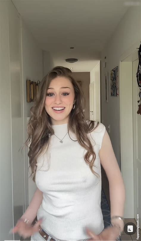 Yana Clare Nude OnlyFans Leaks Fappening FappeningBook