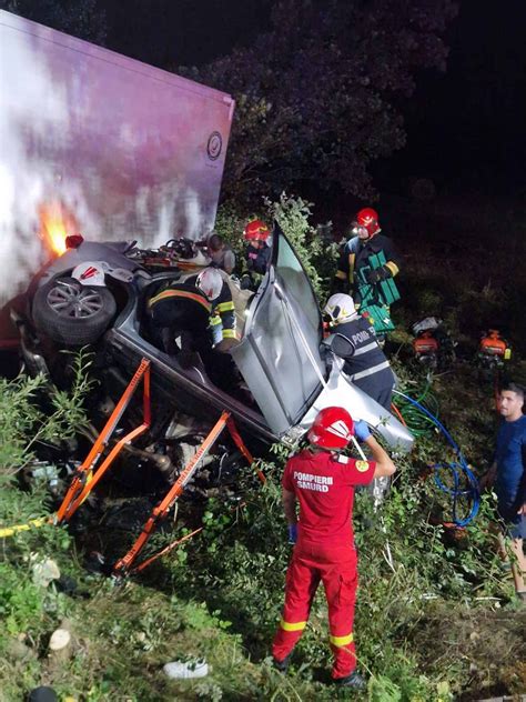 Foto Accident Mortal Cu Cinci Victime Un Tir A Intrat Pe Contrasens