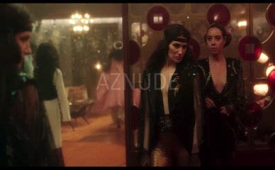 Aubrey Plaza Kathryn Hahn Lesbian Scene In Agatha All Along Aznude