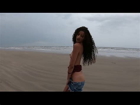 Manoella Fernandes tira tudo na praia de Itanhaém XVIDEOS