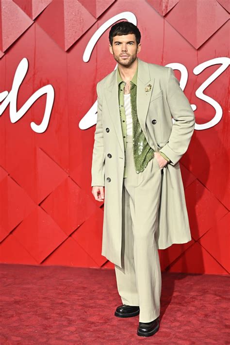 Bridgertons Breakout Star Luke Newtons Style Evolution From Trench