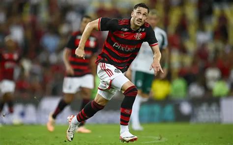 Viña celebra gol mas tropeço do Flamengo aumenta pressão no elenco