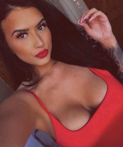 Red Lips And Big Tits Scrolller