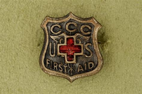 Tpwd Item First Aid Pin 1933 1942