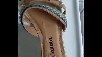 Mais uma de amigo gozando gostoso na sandália Dakota XVIDEOS