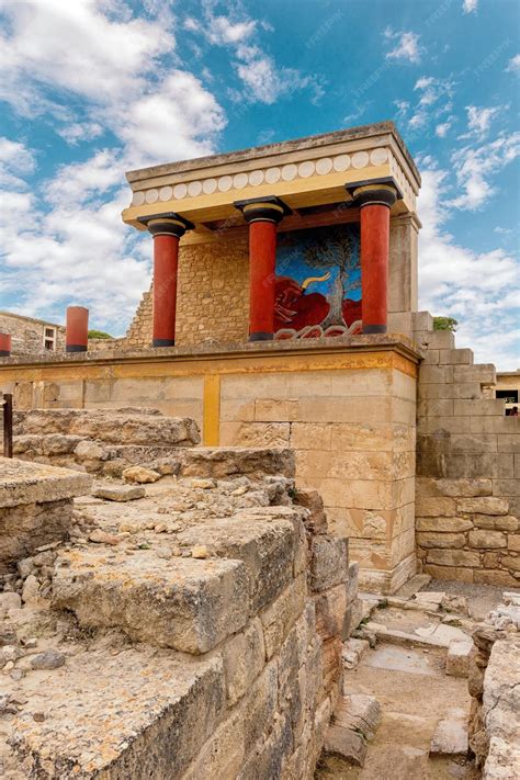 premium photo palace  minos restored north entrance ancient city