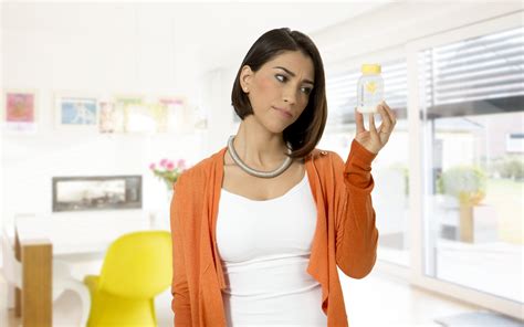 Feeding expressed milk | introducing bottle | Medela