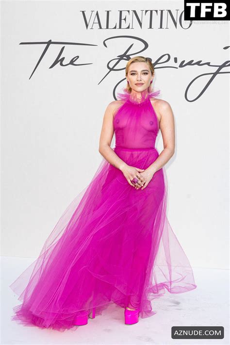 Florence Pugh Sexy Seen Braless Showing Off Her Nude Tits At The Valentino Haute Couture Show In
