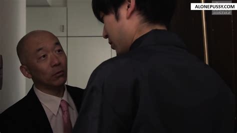 Hitomi Enjou Encerrada En Una Habitación Con La Milf En Celo Parte 2