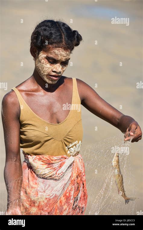 Sakalava Woman Working The Fish Nets Morondava Madagascar Stock Photo