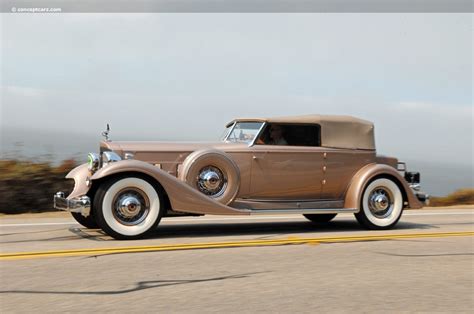 1933 Packard Twelve - Information and photos - MOMENTcar