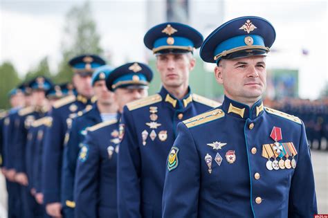 Парадная Военная Форма Нового Образца Фото — Картинки фотографии